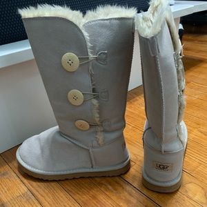 UGG Bailey Button Triplet II Boot Gray Size 9